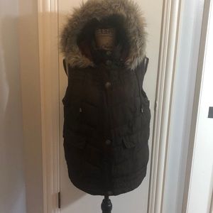 Mossimo Vest with detachable faux fur hood size Large